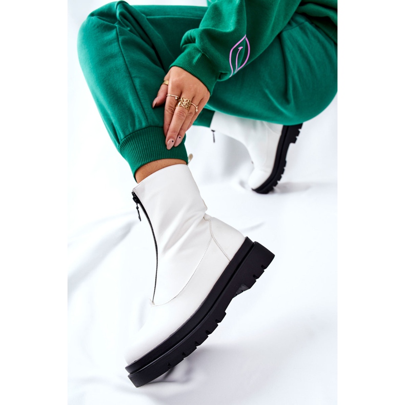 PE1 Dámské boty se zapínáním na zip na bílém pozadí bílý 1
