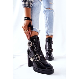 Lakované boty na baru Black Flaris se sponou černá 1