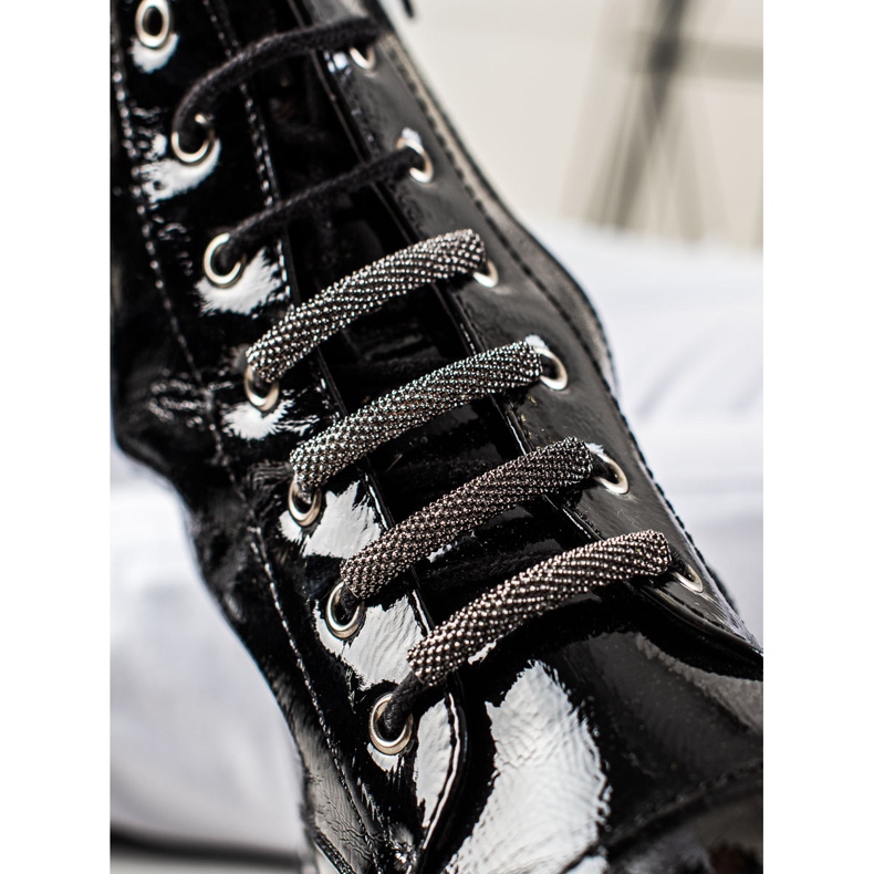 Módní lakované kozačky černý 2