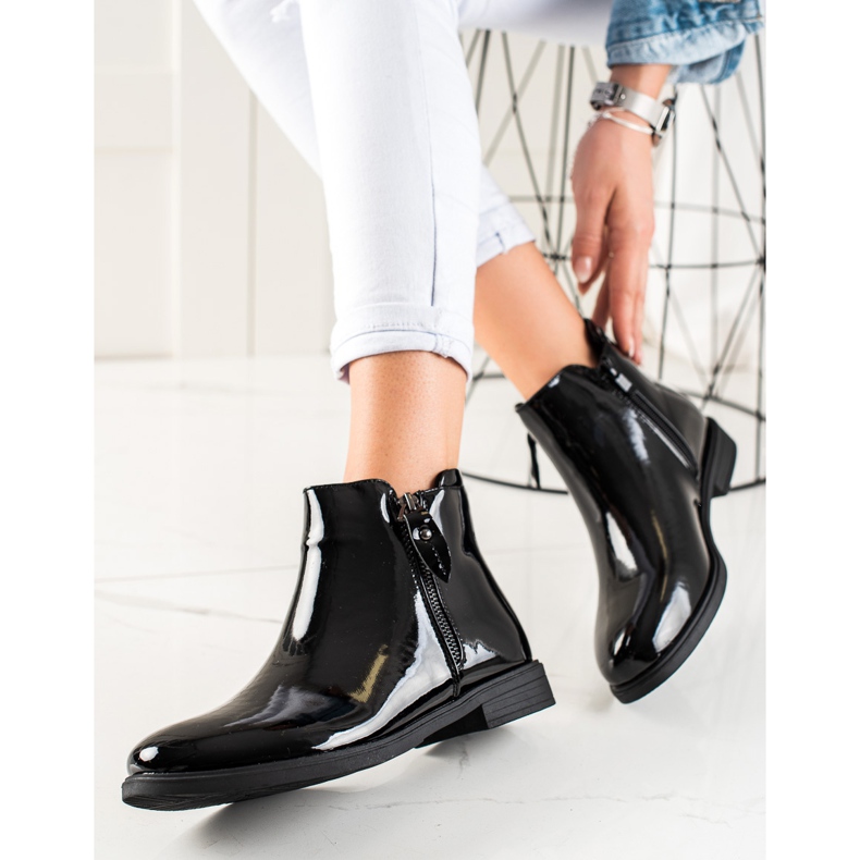 TRENDI Klasické lakované kozačky černá 2