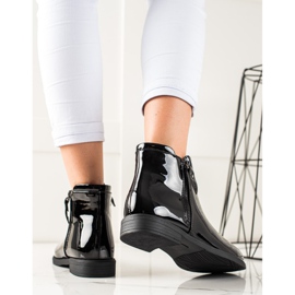 TRENDI Klasické lakované kozačky černá 1