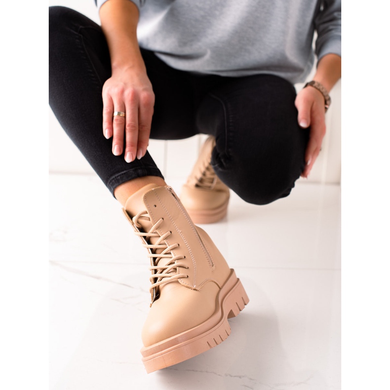 TRENDI Klasické hnědé turistické boty na platformě béžový 1