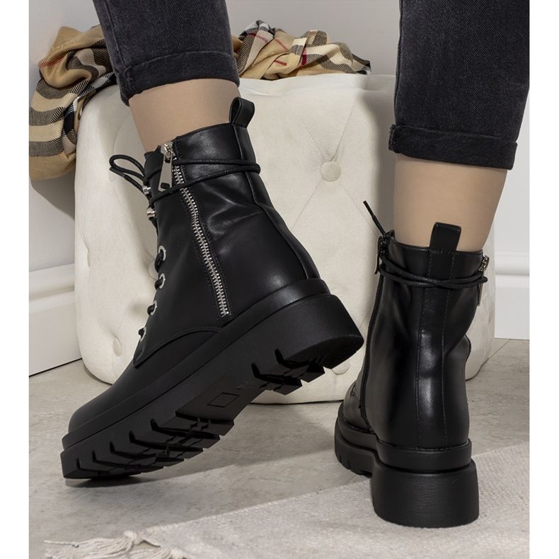 Černé zateplené dámské kozačky Hillman černá 2 Černé zateplené dámské kozačky Hillman černá 2