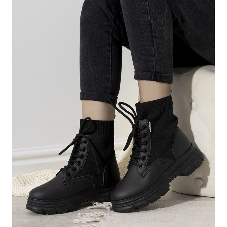 Černé dámské boty značky Laurie černá 1