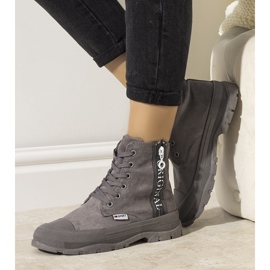 Šedé dámské zateplené kozačky Goris šedá 1