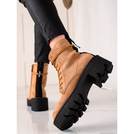 Seastar Pracovníci na semiši béžový 1