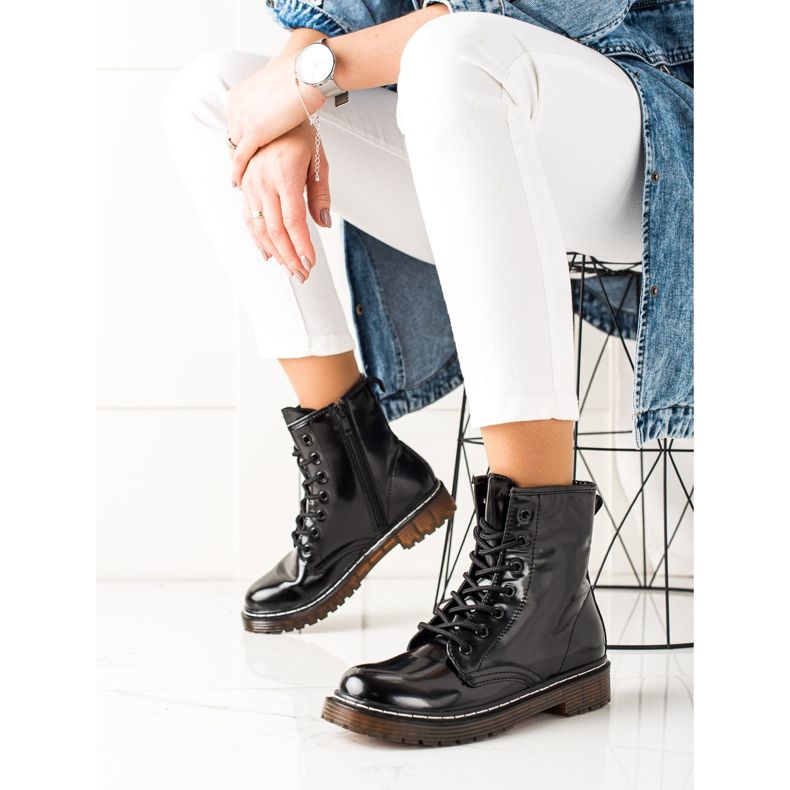 Lucky Shoes Pohodlné černé Trappery černá 1 Lucky Shoes Pohodlné černé Trappery černá 1