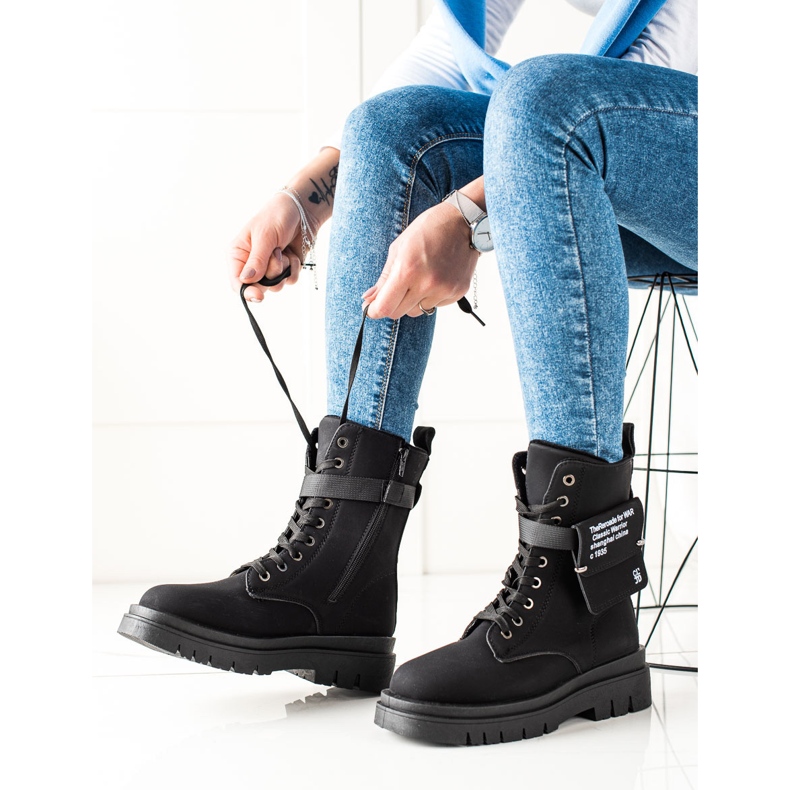 TRENDI Černé trapery s kapsou černý 1