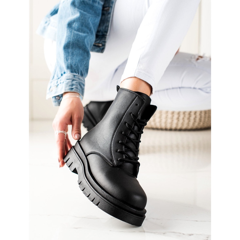 TRENDI Klasické černé Trappery Na Platformě černá 1