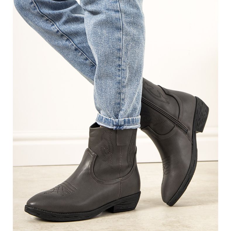 Šedé zateplené kovbojské boty Belda šedá 1