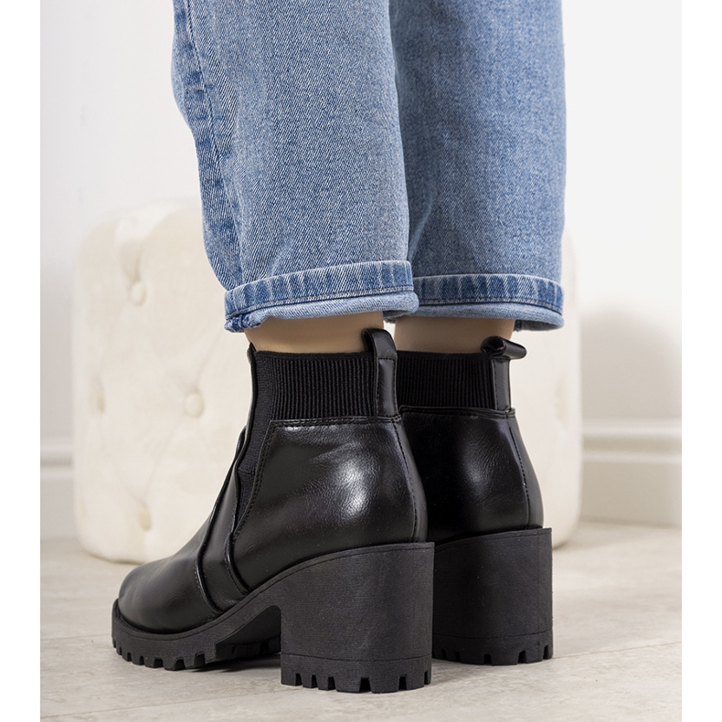 Černé zateplené boty na sloupku Ruel černá 1