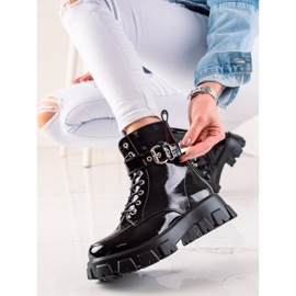 TRENDI Lakované Pracovníci Se Sponou černý 1