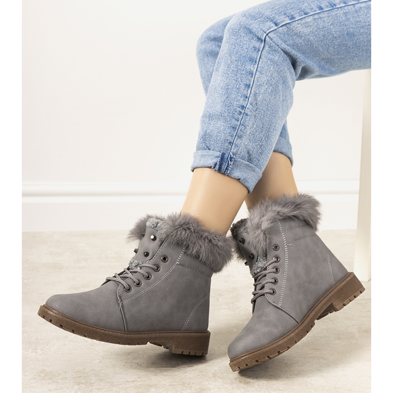 Šedé dámské zateplené kozačky LeBatelier šedá 2 Šedé dámské zateplené kozačky LeBatelier šedá 2