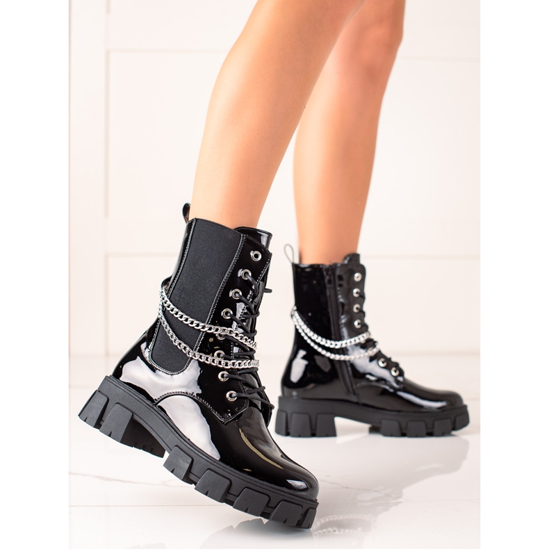 TRENDI Lakované Dělníci S řetězy černá 1