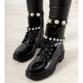 Černé lakované dámské boty Corso černý 1