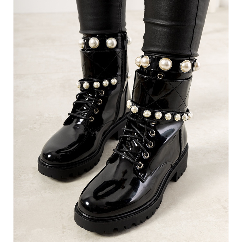 Černé lakované dámské boty Corso černá 1