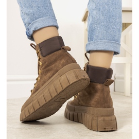 Hnědé zateplené dámské šněrovací kozačky od Calabresi hnědý 1