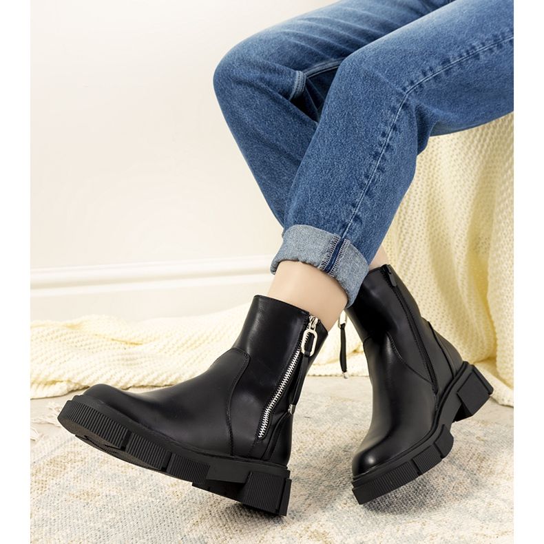 Černé zateplené kozačky značky Barga černý 1