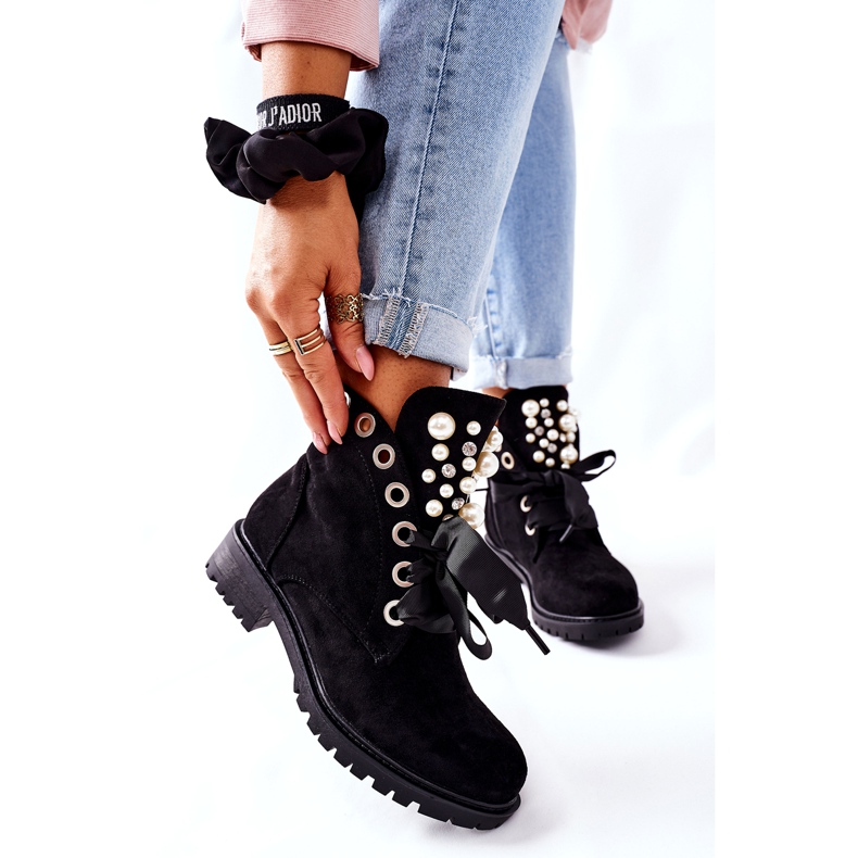 FI1 Semišové boty s perlami a černou stuhou Perla černá 1