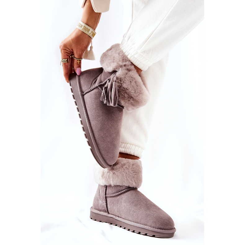 Dámské sněhovéfock izolované šedými okraji šedá 4