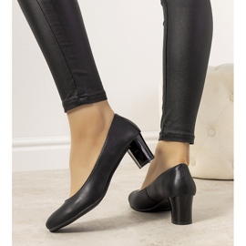 Černé lodičky na sloupku Fidel černá 1