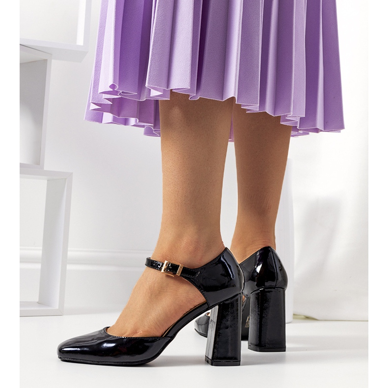 Černé lodičky na sloupku Clement černá 1