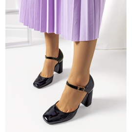 Černé lodičky na sloupku Clement černá 2