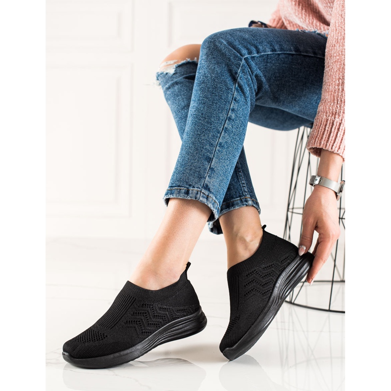 Renda Nazouvací prolamovaná sportovní obuv černá 2