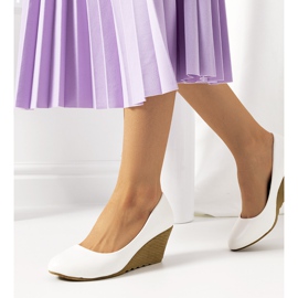 Bílé lodičky na klínku Unies bílý ecru 1