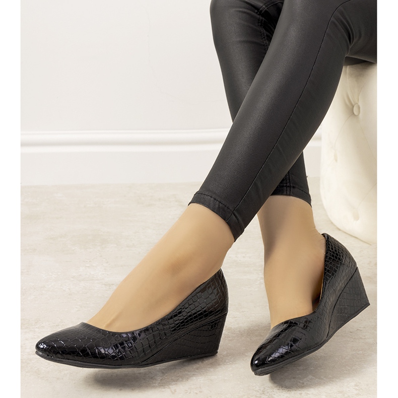 Námořnicky modré lodičky se vzorem krokodýlí kůže na klínku Wildlife námořnická modrá 1