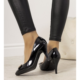 Béžové lodičky na drahocenném jehlovém podpatku černá 1