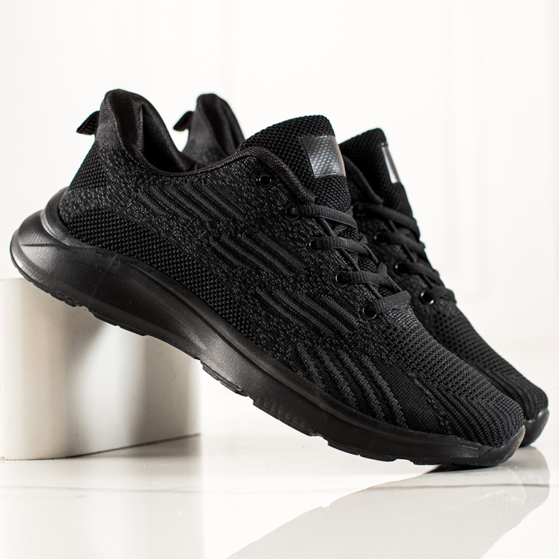 TRENDI Klasické černé sportovní boty černá 2