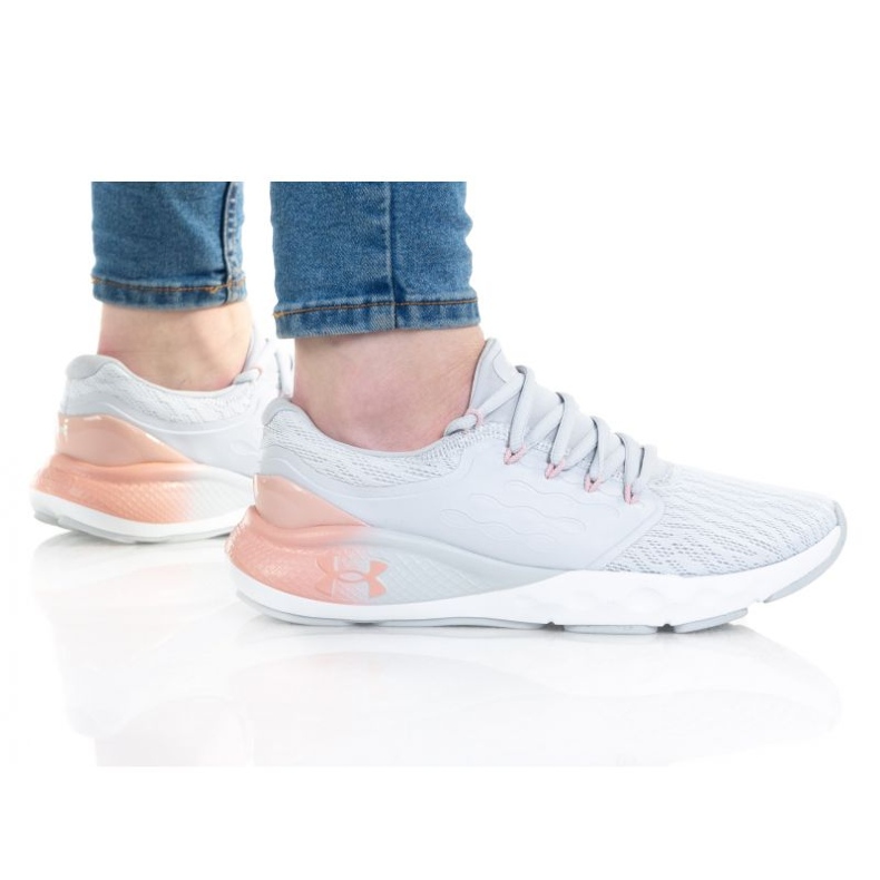 Under Armour Charged Vantage W 3023565-106 šedá 1