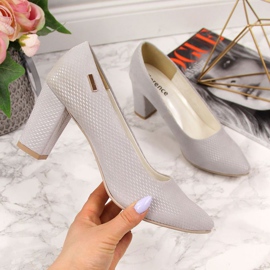 Lodičky na sloupku Monique W AN866A šedá 1