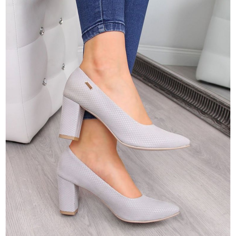 Lodičky na sloupku Monique W AN866A šedá 2