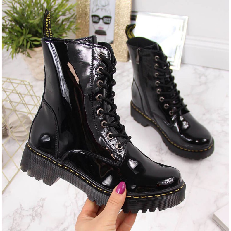 Černé lakované kožené boty Filippo W PAW80B černá 1