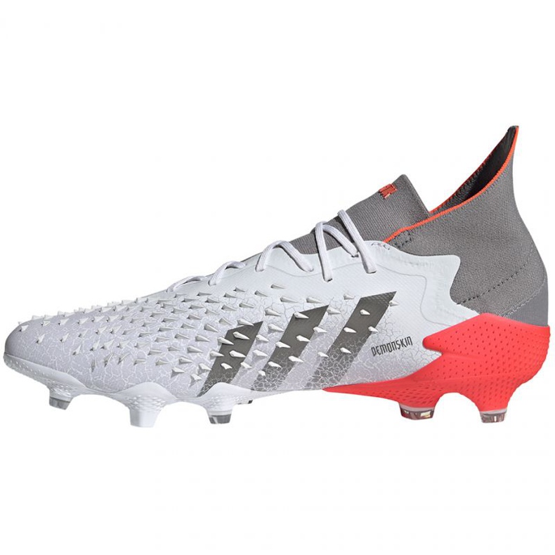 Kopačky Adidas Predator Freak.1 Fg M FY6255 bílá, bílá, šedá / stříbrná bílý 1