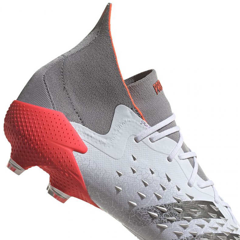 Kopačky Adidas Predator Freak.1 Fg M FY6255 bílá, bílá, šedá / stříbrná bílý 2