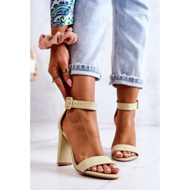 Pastelově zelené sandály na podpatku Georgina zelená 1