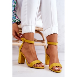 FB2 žluté Hattie Semišové Sandály Na Baru žlutá 1