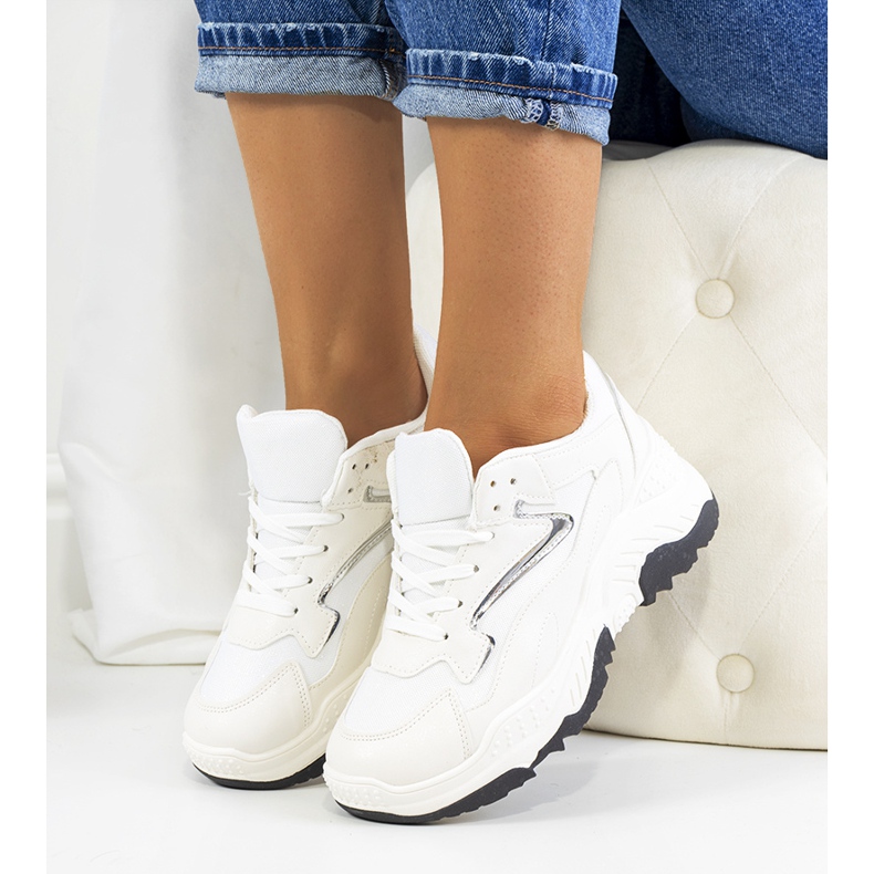 Bílé lesklé tenisky Badillo bílý stříbrný 1