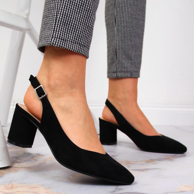 Lodičky na sloupku Sergio Leone v SK362 černé černá 2