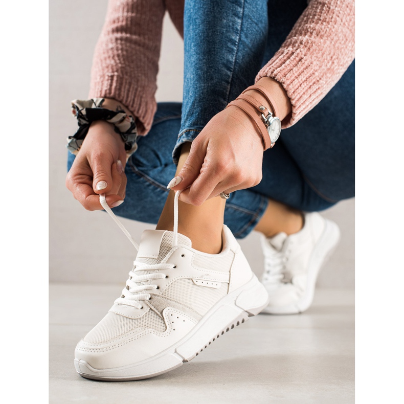 Ideal Shoes Bílé tenisky na platformě bílý 1