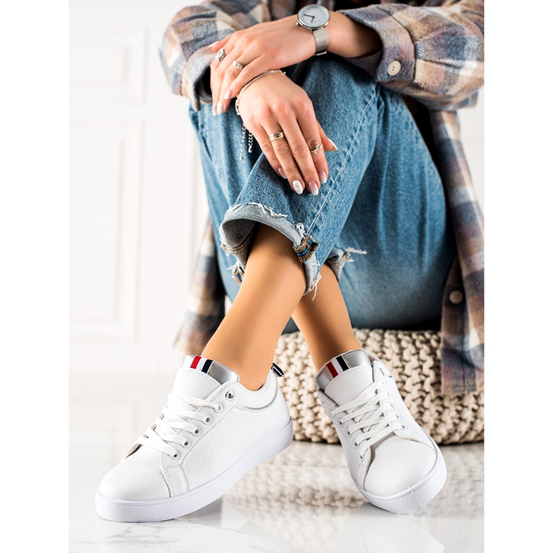 TRENDI Klasické sportovní boty vyrobené z eko kůže bílý 1