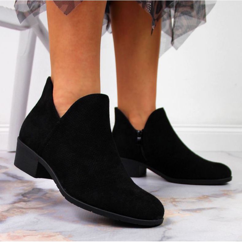 Černé prolamované boty Filippo W PAW319A černá 2