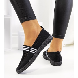 Černé prolamované tenisky Tanya černá 2 Černé prolamované tenisky Tanya černá 2