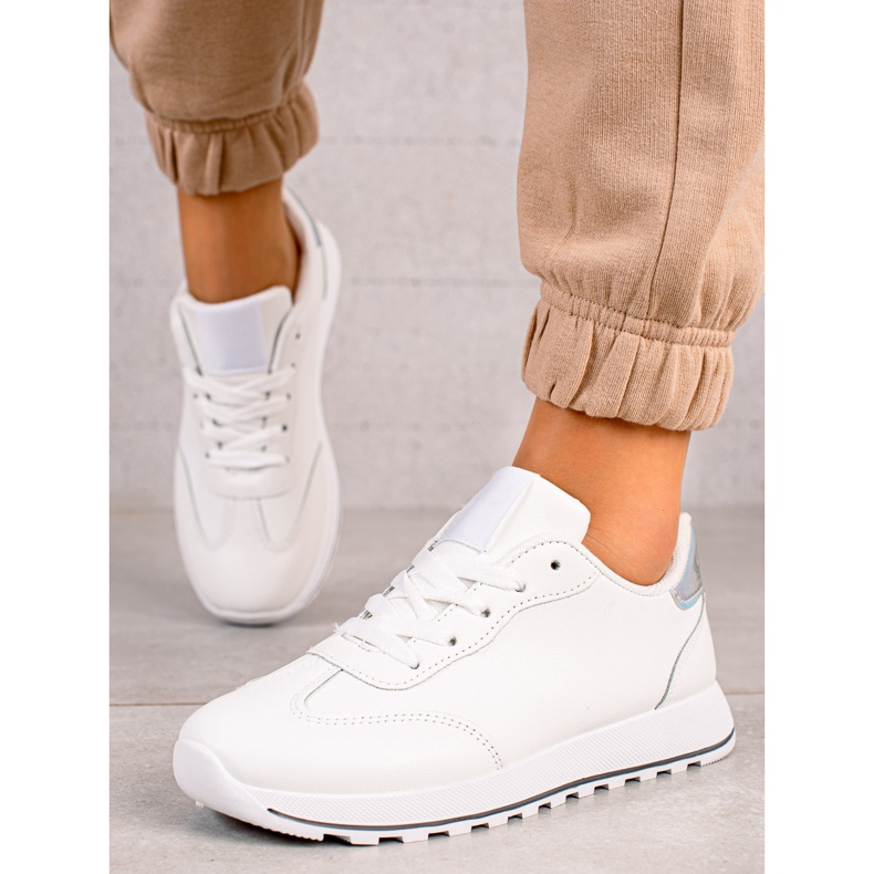 TRENDI Klasické sportovní boty vyrobené z eko kůže bílý 1 TRENDI Klasické sportovní boty vyrobené z eko kůže bílý 1