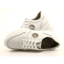 Dámská sportovní obuv se zavazováním Filippo DP3547 / 22 WH White bílý stříbrný 6 Dámská sportovní obuv se zavazováním Filippo DP3547 / 22 WH White bílý stříbrný 6