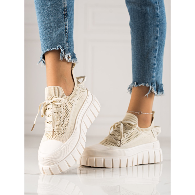 TRENDI Prolamované tenisky na platformě béžový 1
