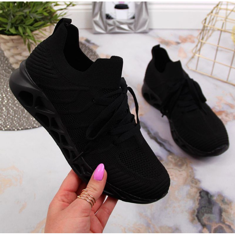 Černá sportovní obuv McKeylor W JAN84A 1 Černá sportovní obuv McKeylor W JAN84A 1